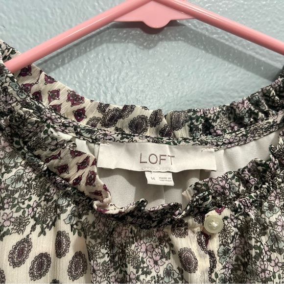 Floral ruffle split neck blouse, size M - Picture 2 of 12